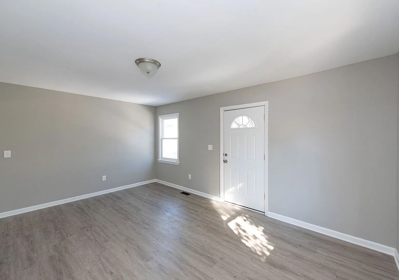 *Move In Special* Covedale - Adorable 3 Bed 1 Bath Cape Cod — Photo 4