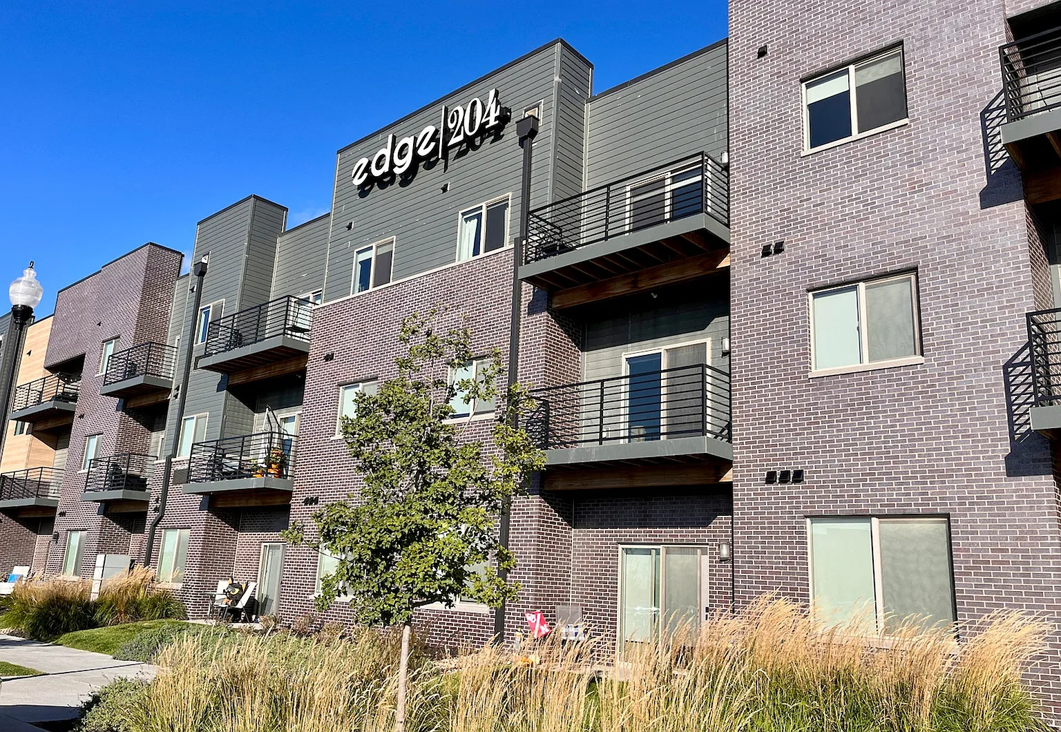 Edge 204 — Photo 1