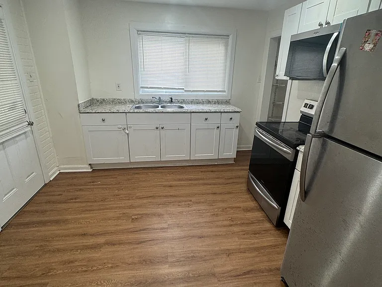 845 Georgetown St — Photo 16