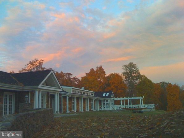200 Fogg Mountain Ln, Flint Hill, VA 22627