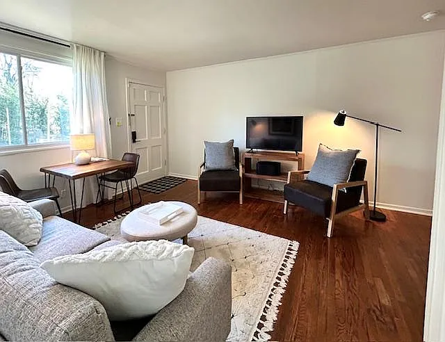 2 bed, 675 sqft, $1,950 — Photo 4