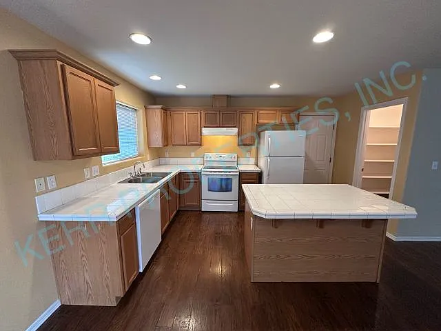 1111 SW 6th Way — Photo 5