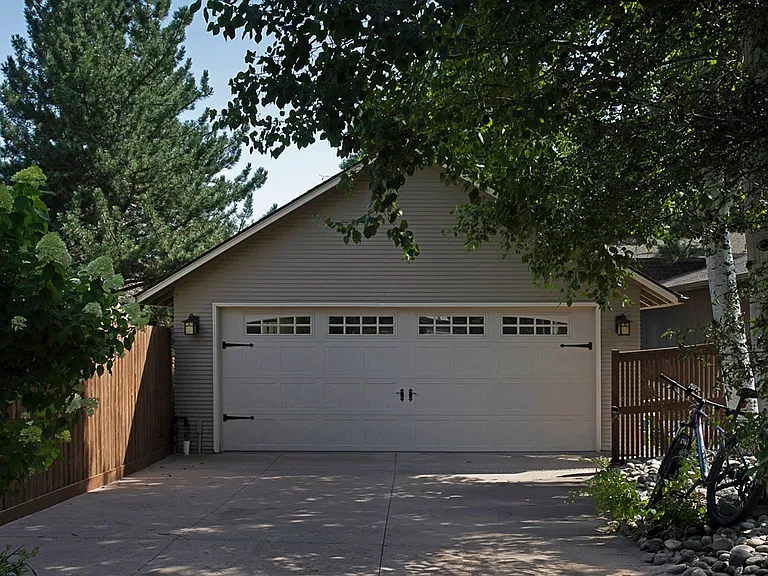 916 Poly Dr — Photo 8