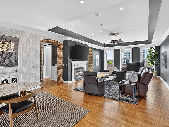 3rd image of 315 Center 404 Ave