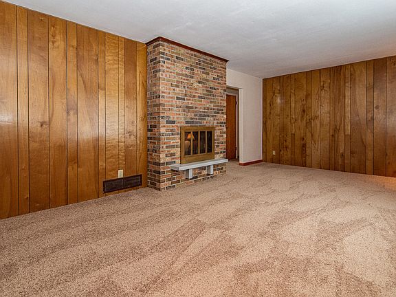 4th image of 1313 Oakdale Ave