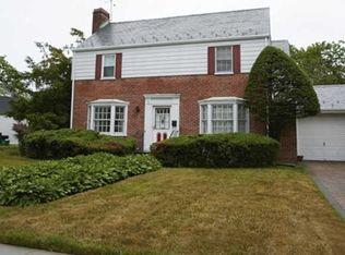 84 Princeton St, Garden City, NY 11530