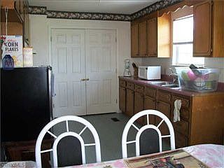 4th image of 6 Dan Hughes Ct