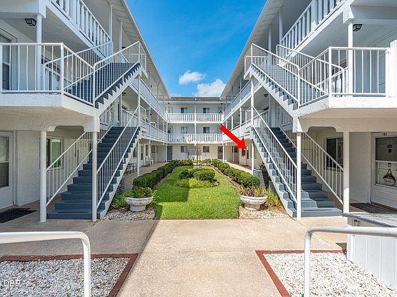 3rd image of 405 N Halifax Ave APT 105