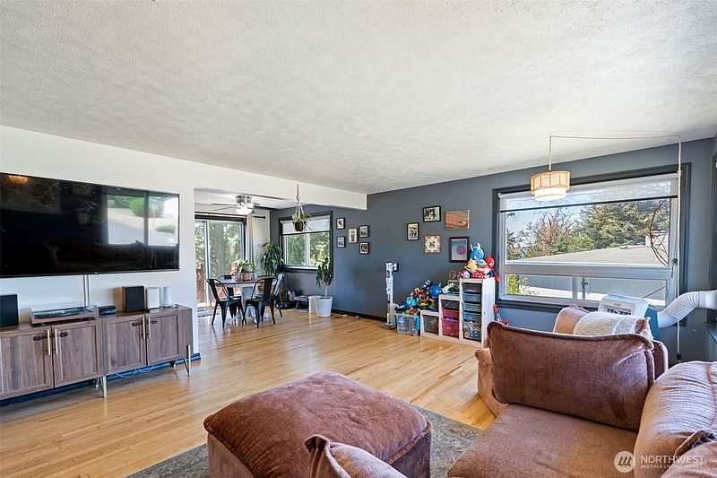 3rd image of 1803 S 232nd Street