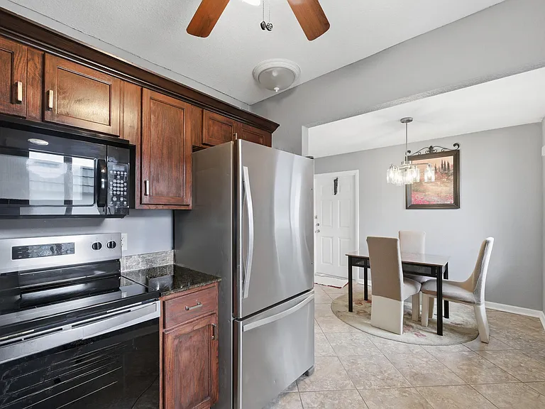 376 Saxony Way #H — Photo 15