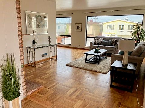 3rd image of 285 San Fernando Way
