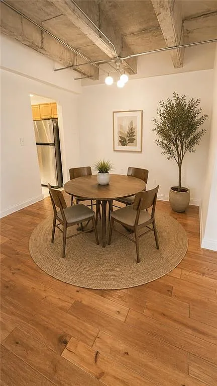 1 bed, 1.0 bath, 837 sqft, $1,950 — Photo 4