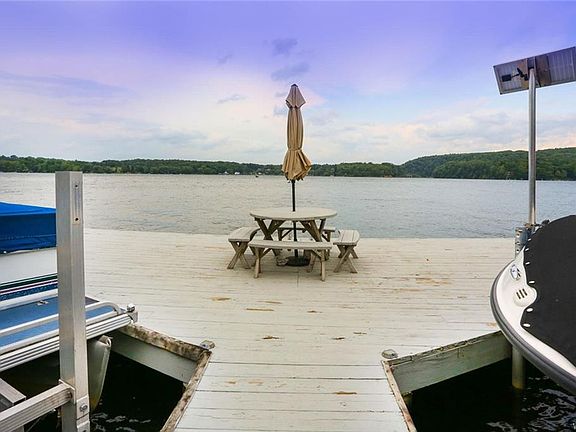 3rd image of 8147 Lakeshore Dr