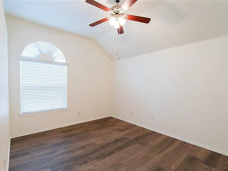 234 Silvercreek Dr — Photo 13