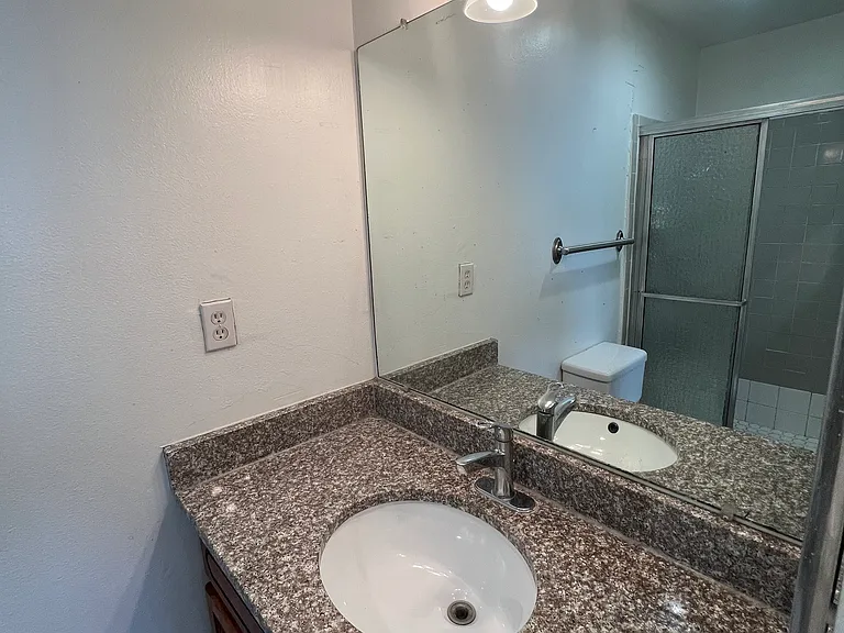 1251 W 4th St #D — Photo 9