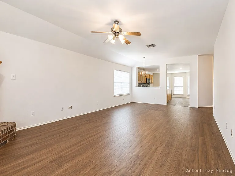 701 Orchid Blvd — Photo 5