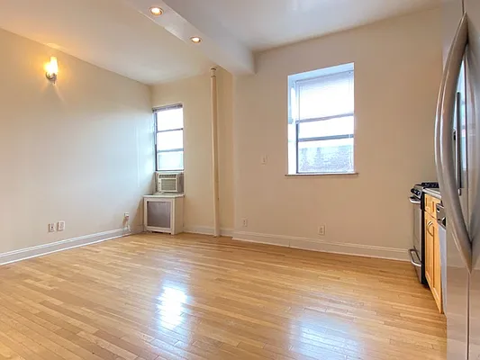 Rented by Beekman Street Realty | media 6