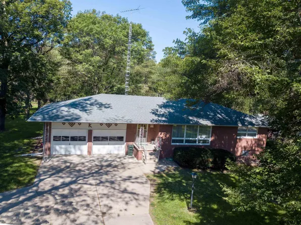 205 Cedar Rd, Crete, NE 68333