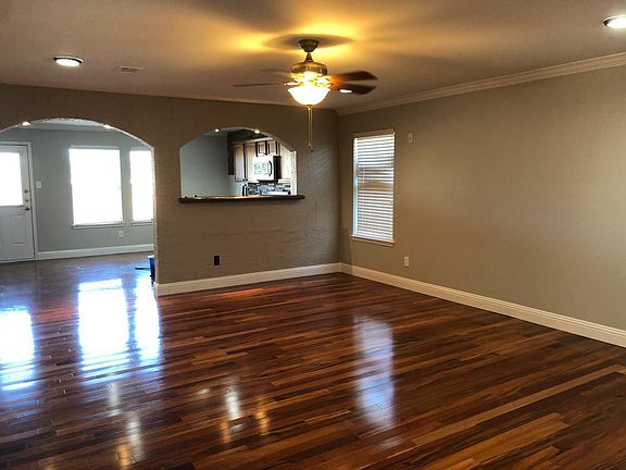 3rd image of 2425 Clairborne Dr