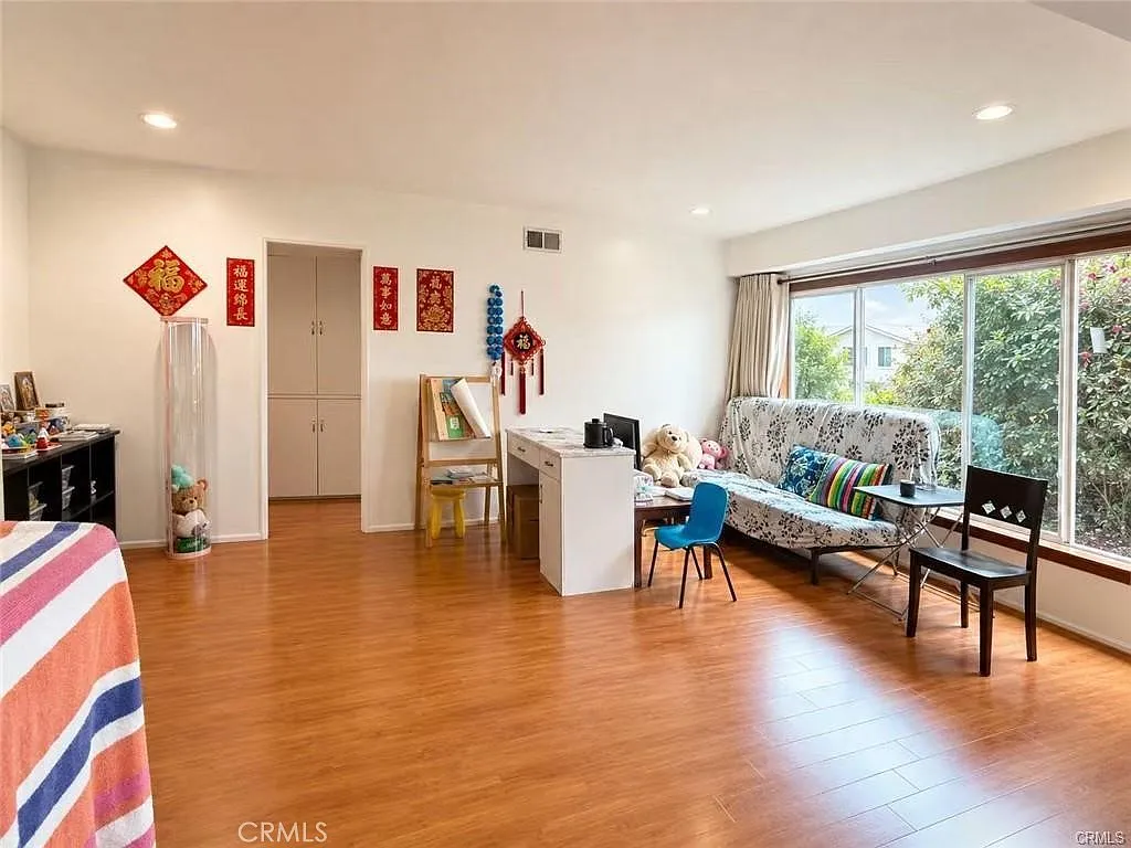 3 bed, 1162 sqft, $3,500 — Photo 4