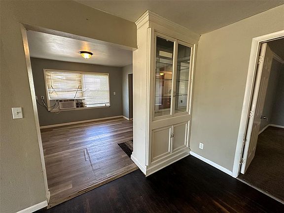 5th image of 1518 W Wheeler St