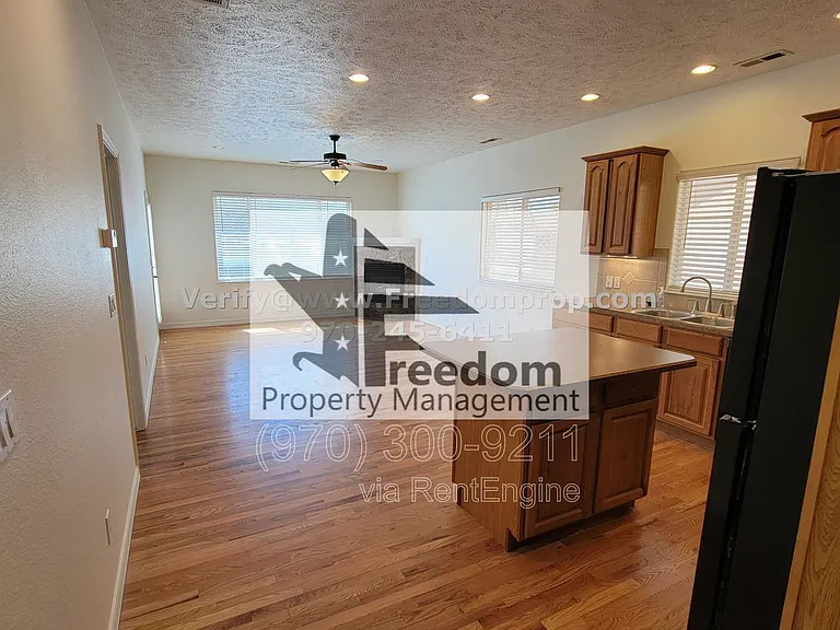 555 Garden Grove Ct — Photo 2