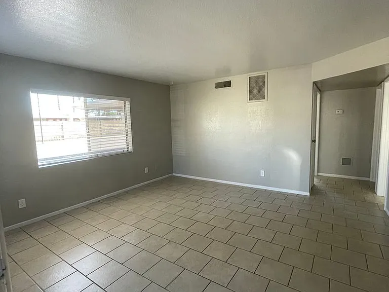 2704 E. Turney Ave — Photo 8