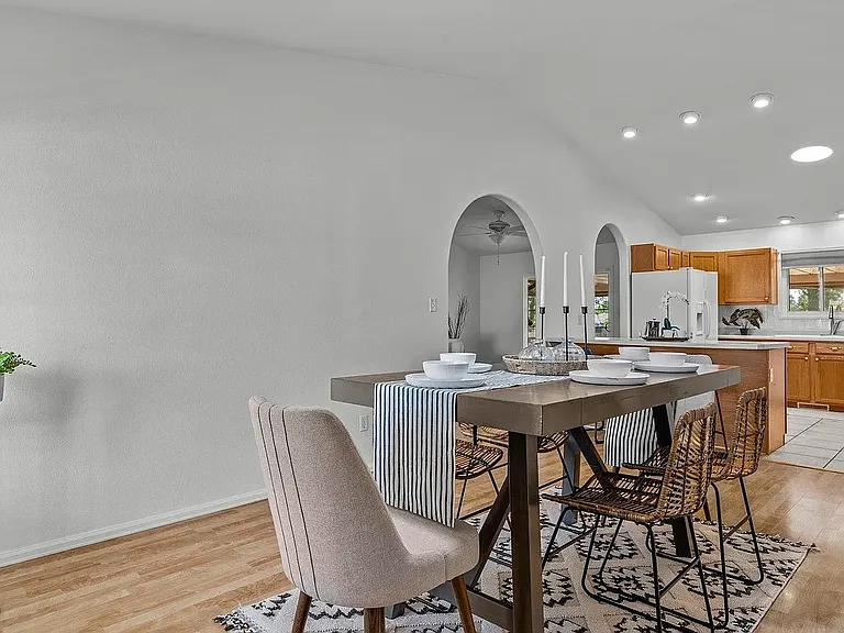 2555 McCook Ave — Photo 4