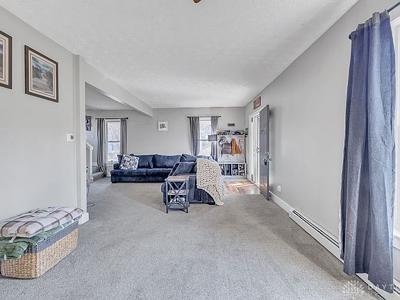 4th image of 11 Collins Ave
