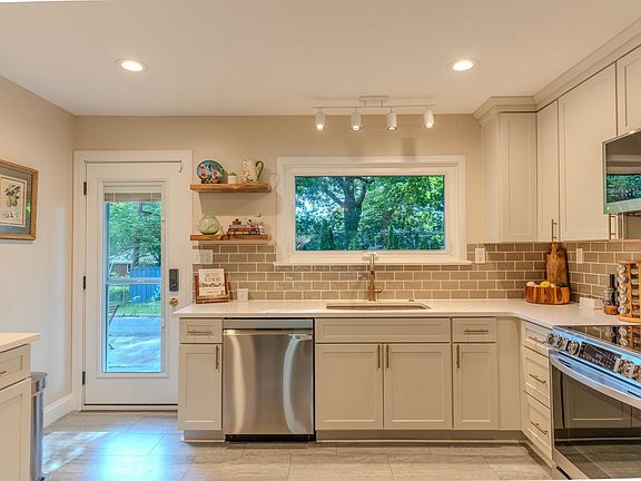 3rd image of 731 Roland Ave