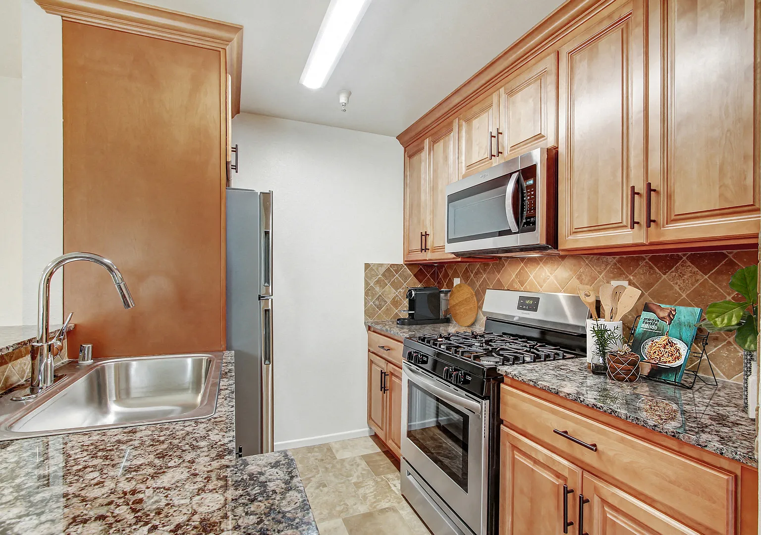 Sophia Ridge — Photo 1