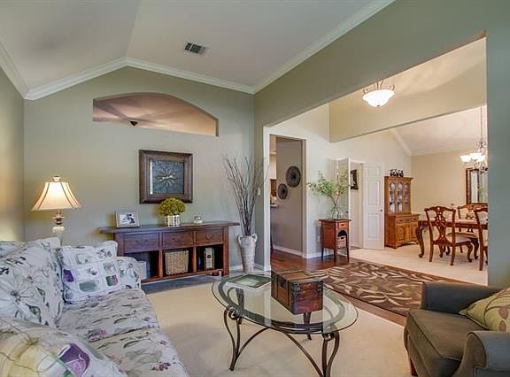 4th image of 4216 Oak Grove Dr
