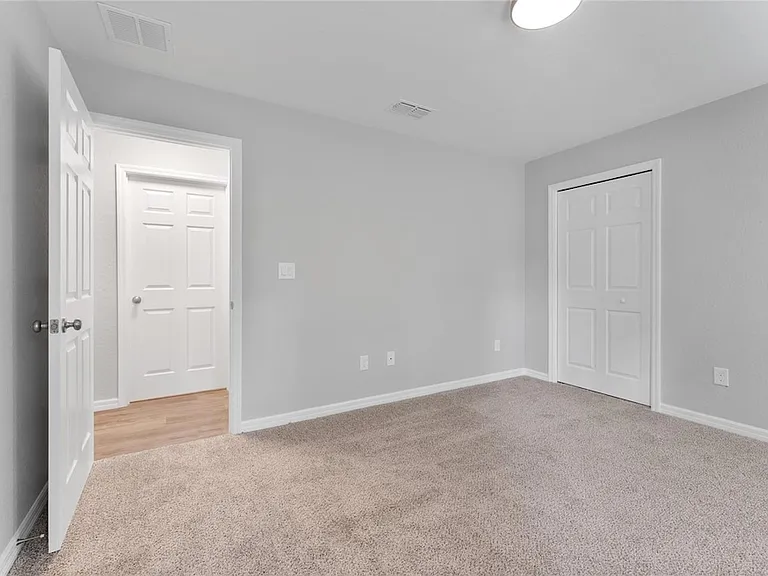 9416 N Sandree Dr — Photo 20