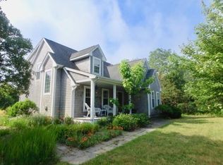 3 Trotters Ln, Tisbury, MA 02568