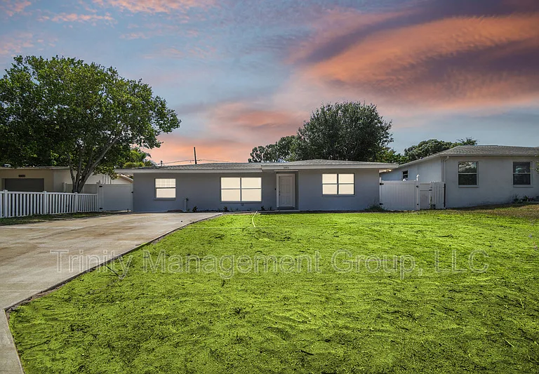 1051 Dogwood Dr #1 — Photo 2