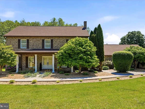 1758 Earle Rd, Charles Town, WV 25414