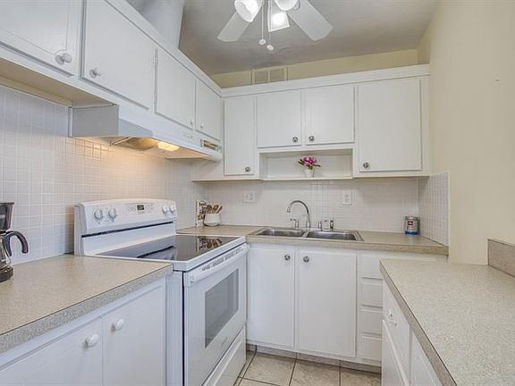 5th image of 2020 Lake Osborne Dr APT 17