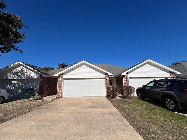 1st image of 23 E Lane Dr