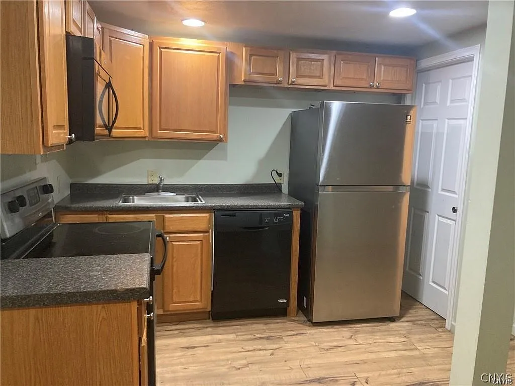 2 bed, 1.0 bath, 851 sqft, $1,150 — Photo 3