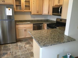 225 E Henry Clay St APT 1, Whitefish Bay, WI 53217