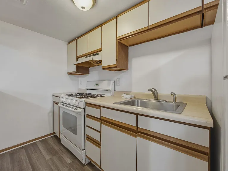 325 Ella St — Photo 3