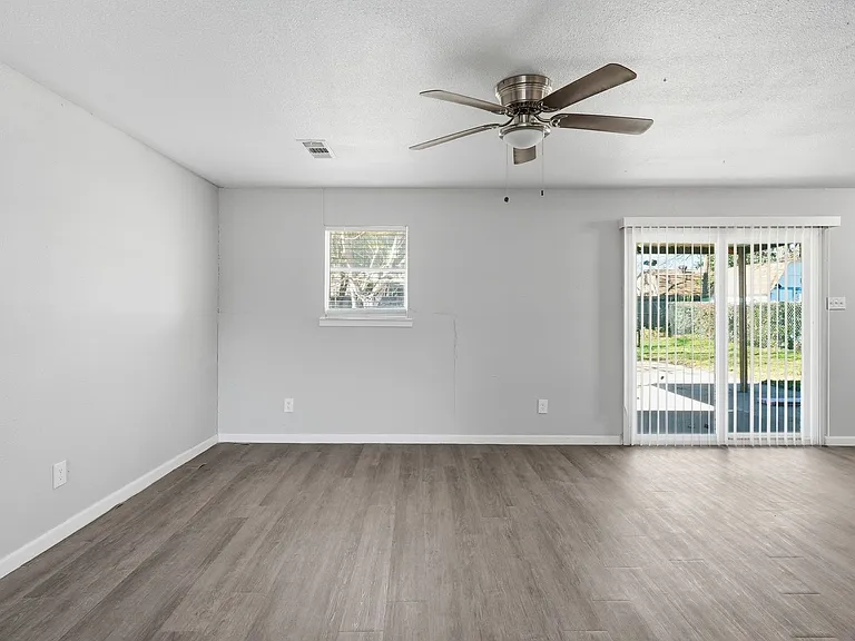 2721 Ash Park Dr — Photo 7