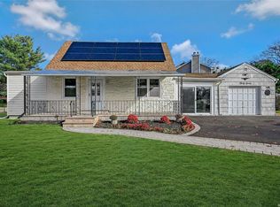 47 Quintuck Ln, East Islip, NY 11730
