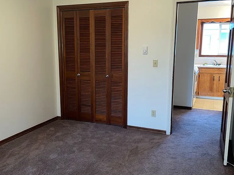 2131 Center St NE — Photo 12