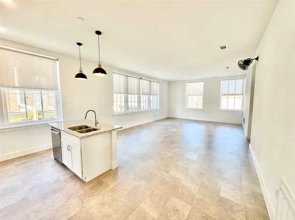2102 Mechanic St, Galveston, TX