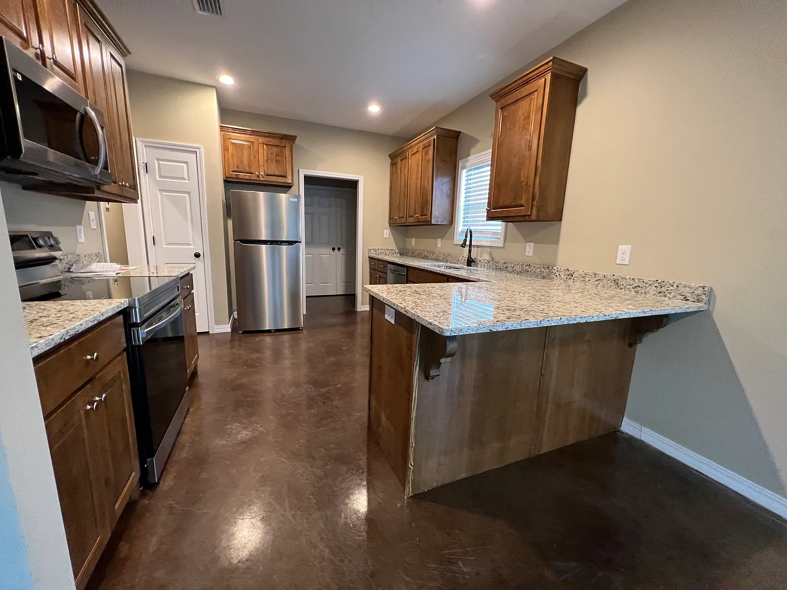 Available Mid September! Churchill Downs 3 Bedroom / 2 Bath — Photo 2
