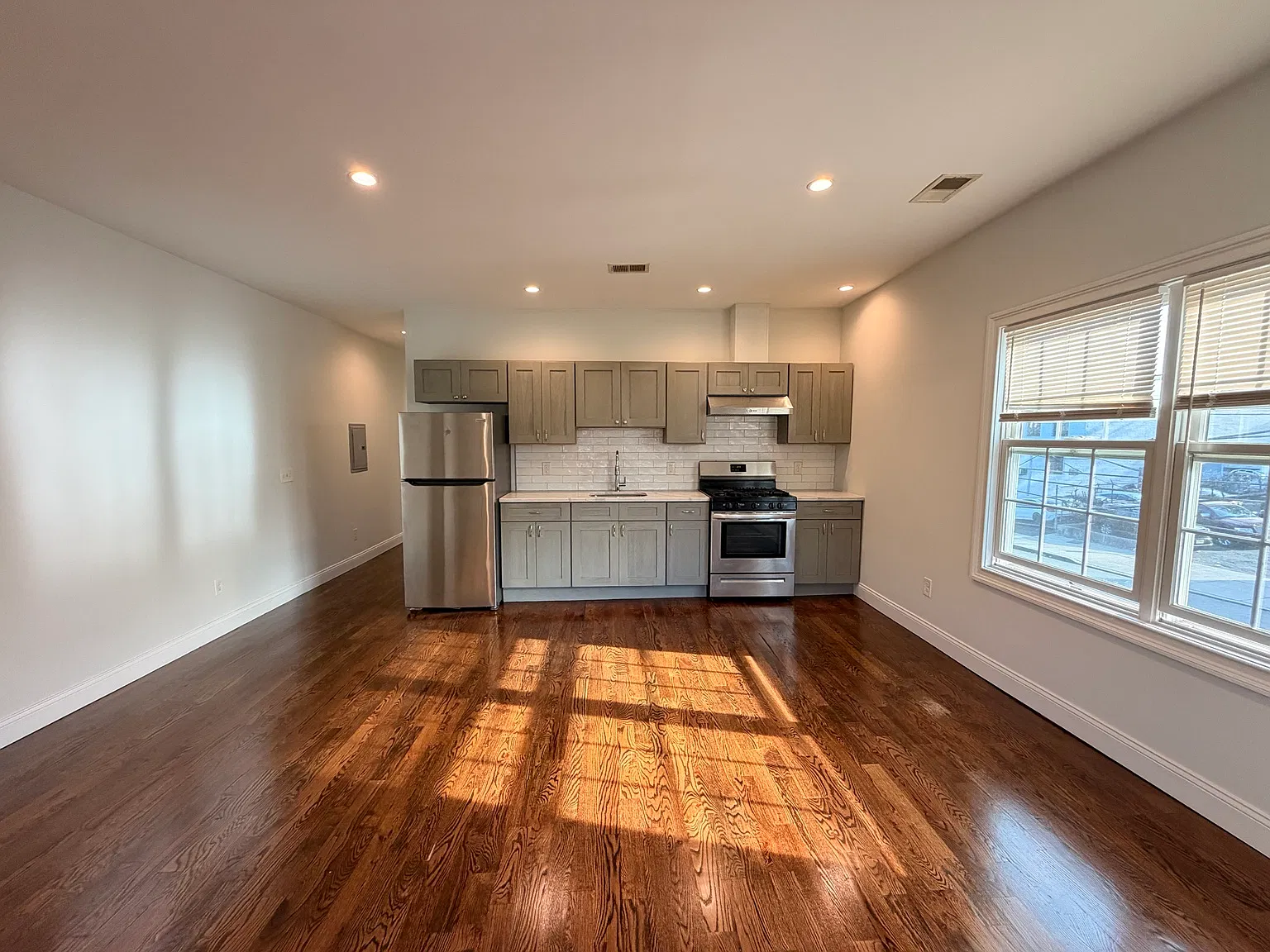 2 bed, 1200 sqft, $2,300 — Photo 3