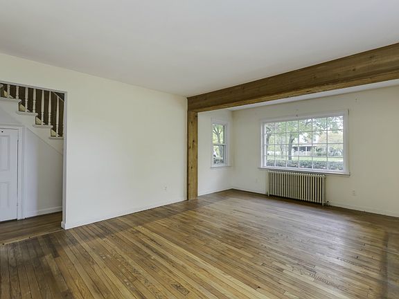 4th image of 69 Oakwood Ave