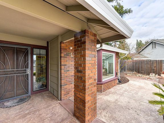 3rd image of 1208 Sommerset Ct