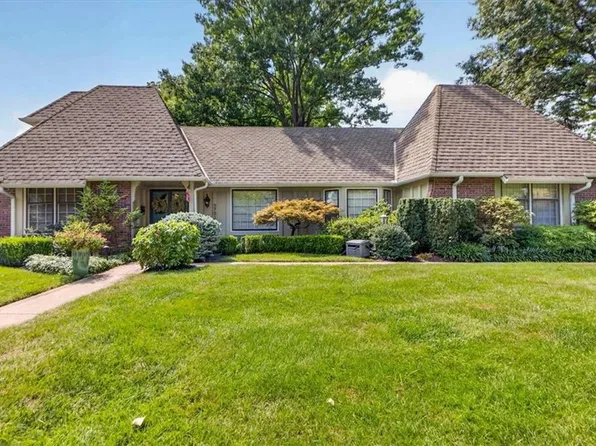 9722 Briar Dr, Overland Park, KS 66207